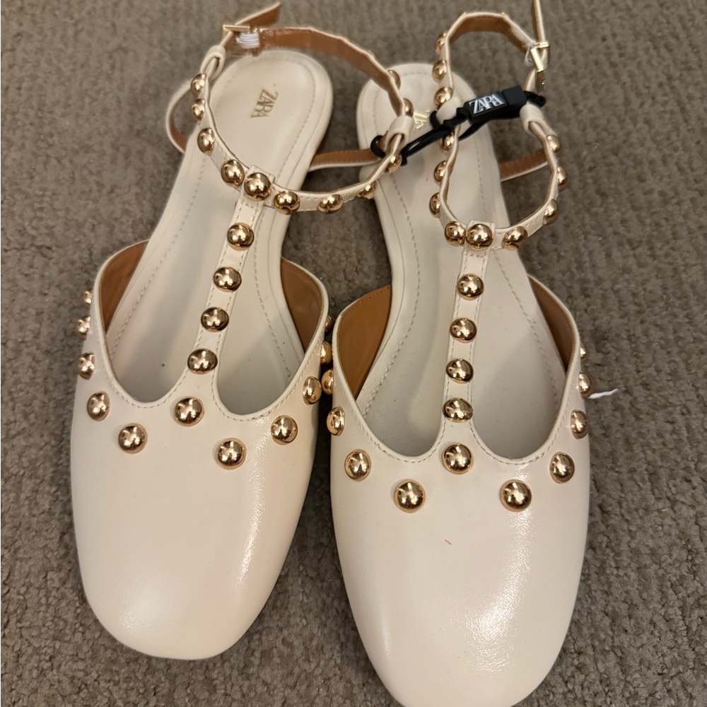 ZARA White Studded Flat Sandals – Size 39 (US 8.5)